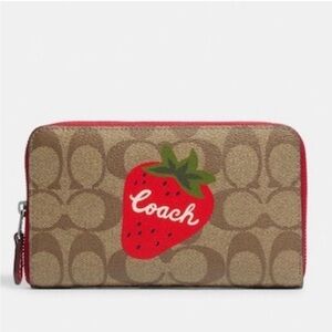 Coach Medium Id Zip Wallet
Signature Canvas With Wild
Strawberry